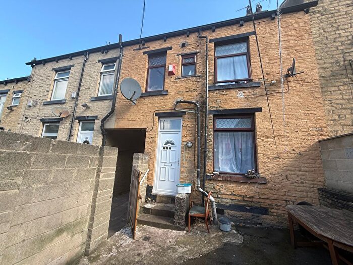 3 Bedroom Terraced House For Sale In Harewood Street, Bradford, BD3