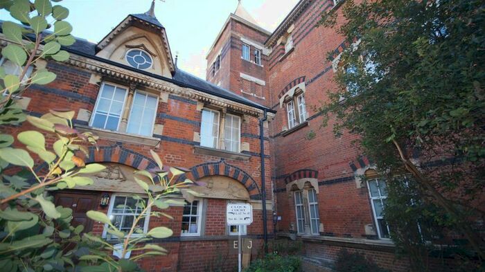 Apartment To Rent In Victory Road, London, E11