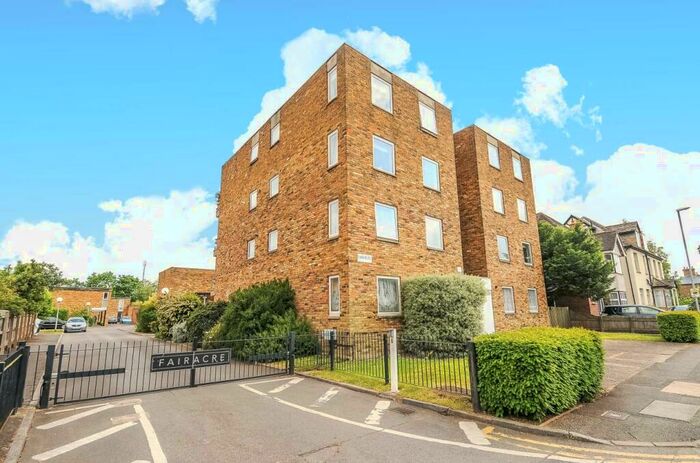 2 Bedroom Flat To Rent In Acacia Grove, New Malden, KT3