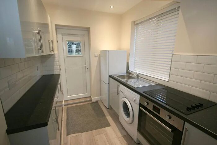 3 Bedroom Semi Detached House To Rent In Jenkin Avenue, Sheffield, S9