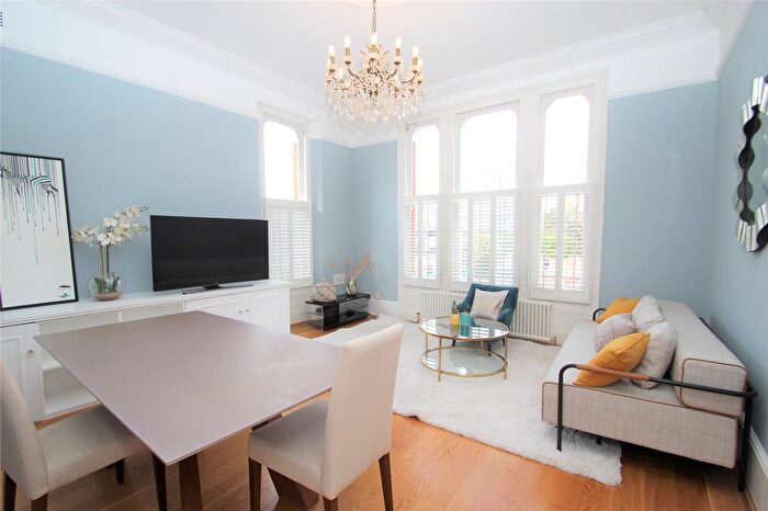 2 Bedroom Flat To Rent In Upper Richmond Road, Putney, London, SW15
