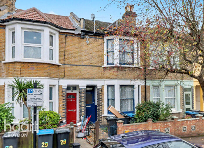 3 Bedroom Terraced House For Sale In Thornhill Road, Croydon, CR0