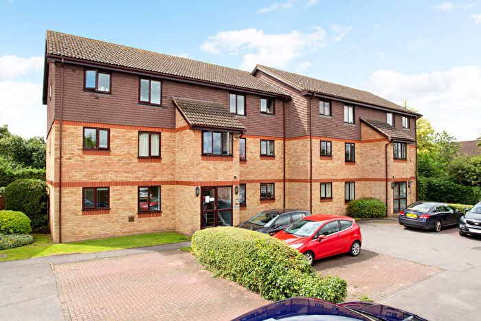 2 Bedroom Flat For Sale In Holmlea Walk, Slough, SL3