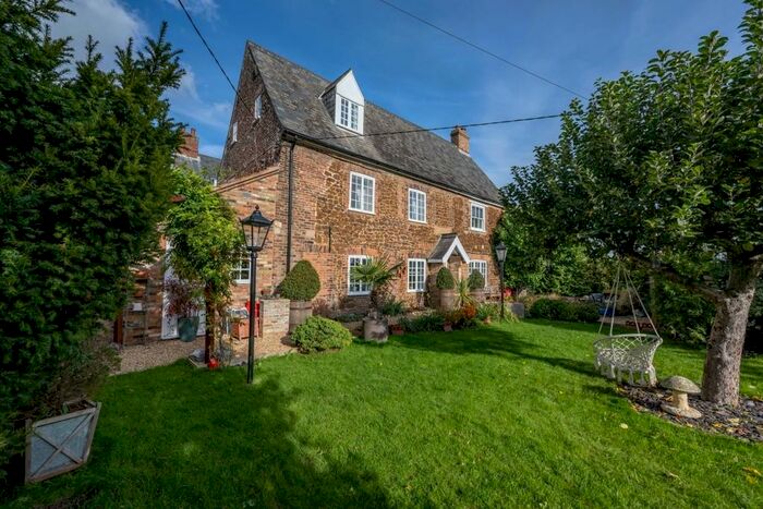 5 Bedroom Cottage For Sale In Setchey, PE33