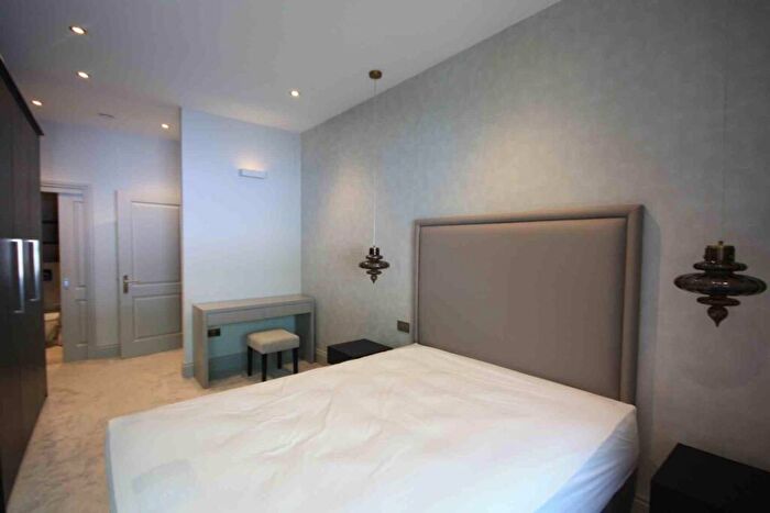 2 Bedroom Apartment To Rent In King St, Manchester, M2