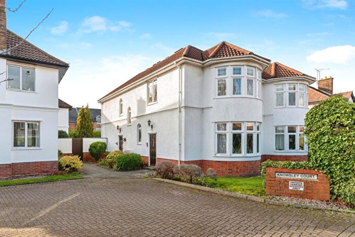 2 Bedroom Flat For Sale In Knowsley Court, Chester, CH2