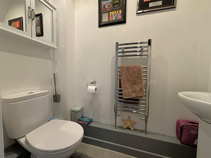 3 Bedroom End Of Terrace House For Sale In Friars Close, Peacehaven, BN10