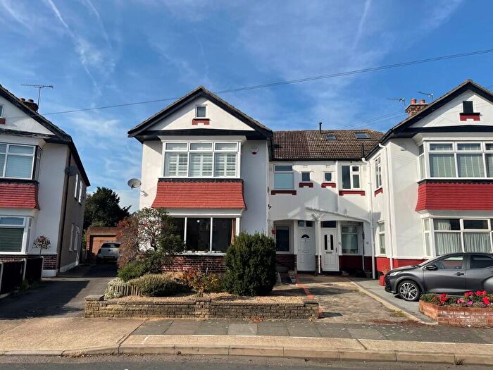 2 Bedroom Flat To Rent In Tudor Drive, Romford, London, RM2