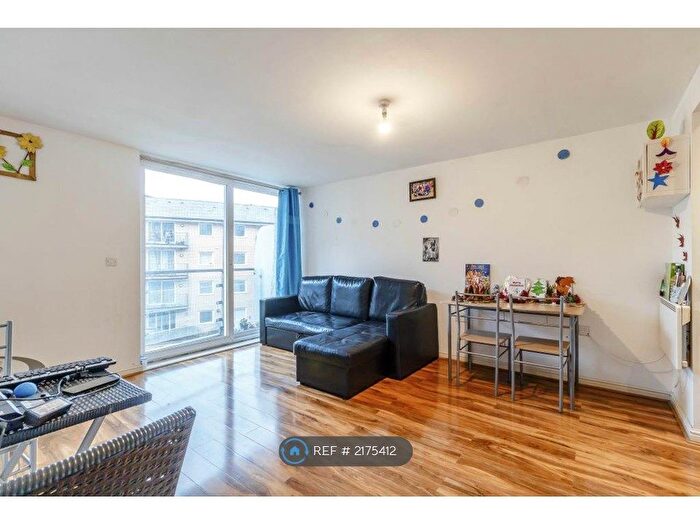 2 Bedroom Flat To Rent In Berberis House, Feltham, TW13