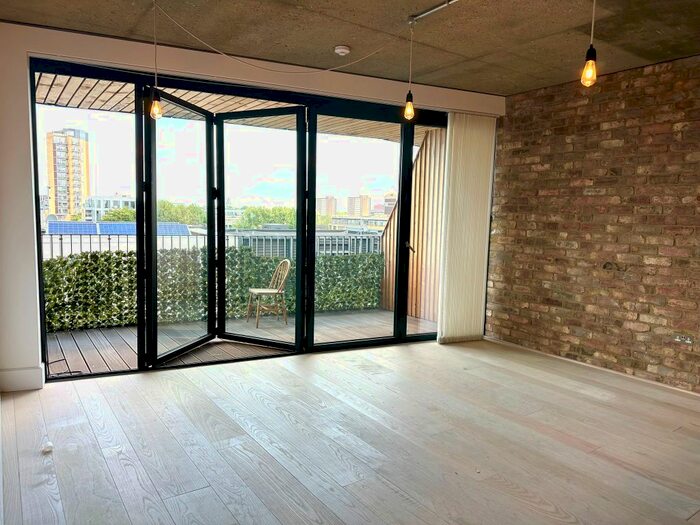 2 Bedroom Flat To Rent In Lamb Lane, London, E8