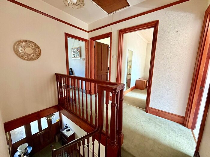 4 Bedroom Detached House For Sale In Higher Blandford Road, Broadstone, BH18 - Photo 12