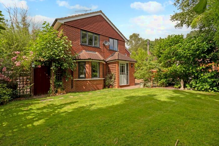 3 Bedroom Detached House To Rent In Underwood Road Haslemere, GU27