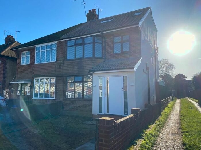 5 Bedroom Semi-Detached House To Rent In Graham Gardens, Luton, LU3