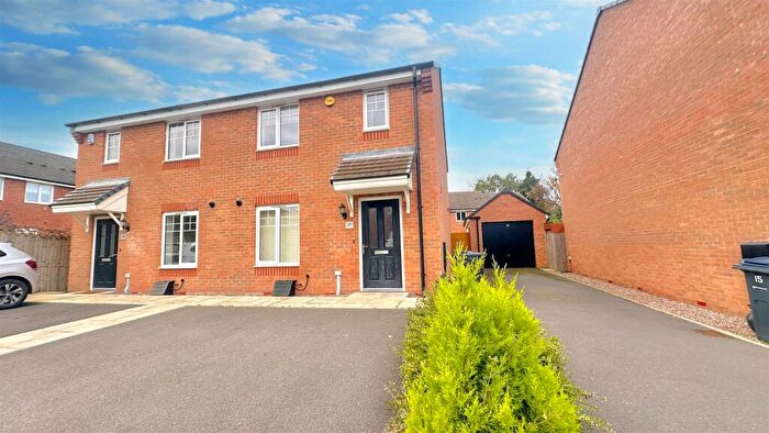 3 Bedroom Semi Detached House To Rent In Iron Way, Stirchley, Birmingham, B30