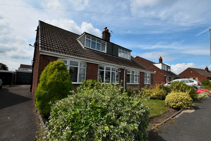 4 Bedroom Semi-Detached Bungalow To Rent In Redcar Road, Little Lever, Bolton, BL3