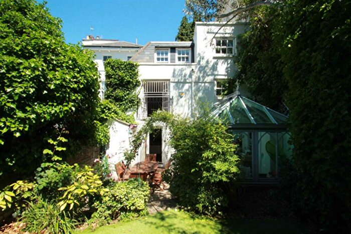 4 Bedroom Semi-Detached House To Rent In Hampstead Lane, Highgate, N6