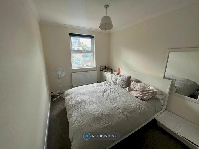 2 Bedroom Flat To Rent In Prince Georges Avenue, London, SW20