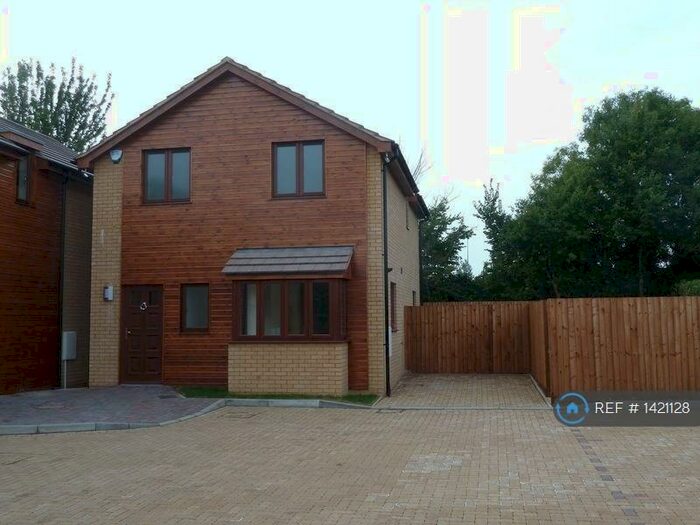 3 Bedroom Detached House To Rent In Witham Court, Bletchley, Milton Keynes, MK3