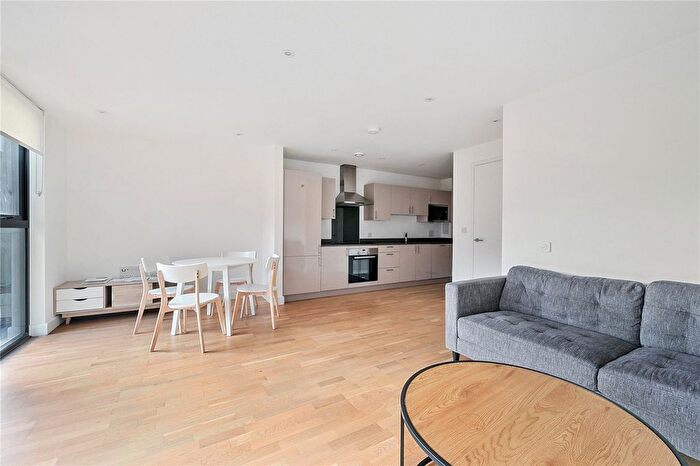 2 Bedroom Flat To Rent In Burgess Springs, Chelmsford, CM1