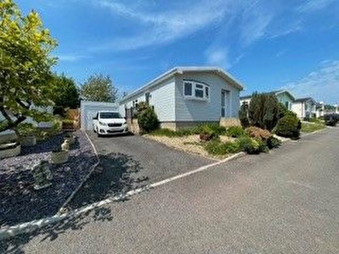 2 Bedroom Mobile/park Home For Sale In Mayfield Park, Cheltenham Road, Cirencester, Gloucestershire, GL7