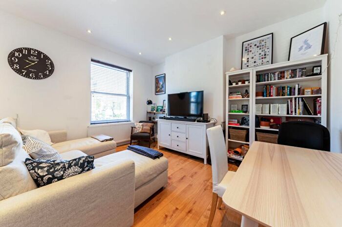 2 Bedroom Flat To Rent In Alexandra Grove, London, N4