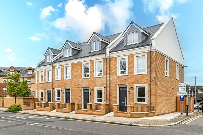 3 Bedroom Flat To Rent In Lyham Road, London, SW2