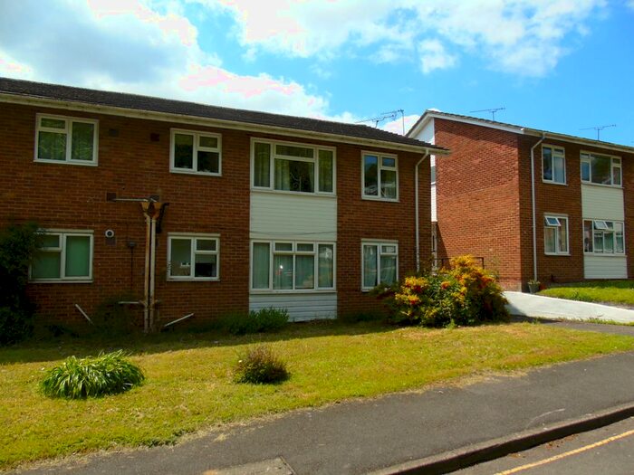 2 Bedroom Flat To Rent In Langton Close, Winchester, SO22