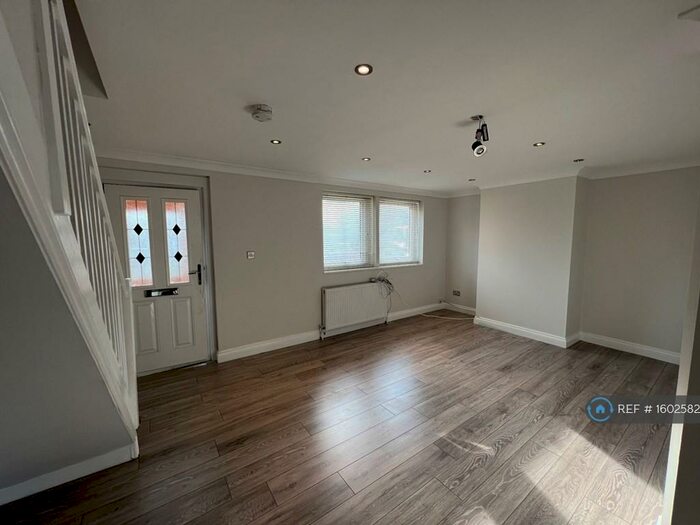 3 Bedroom Semi-Detached House To Rent In Lower Gravel Road, Bromley, BR2