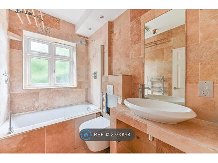 2 Bedroom Flat To Rent In Highland Road, London, SE19