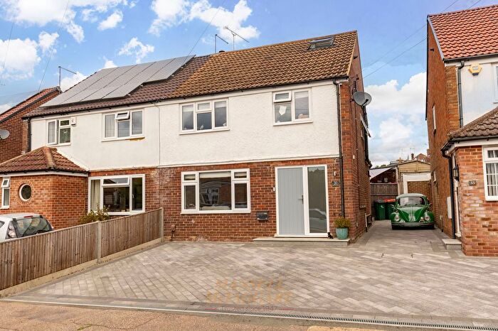 3 Bedroom Semi-Detached House For Sale In Chaucer Road, Crawley, RH10
