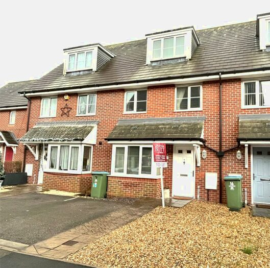 3 Bedroom Terraced House To Rent In Faulkner Gardens, Wick, Littlehampton, BN17