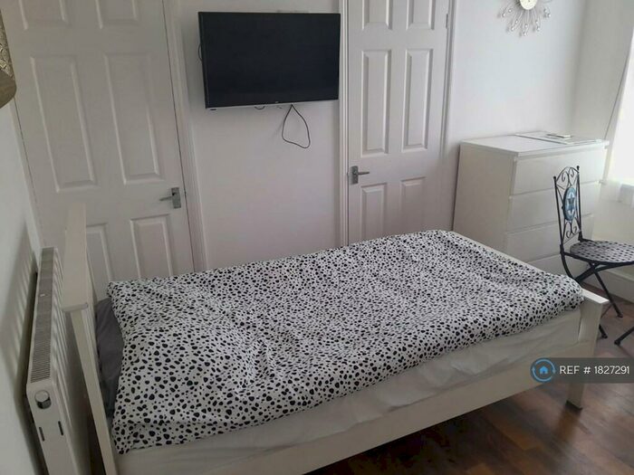 Studio To Rent In Wren St, Coventry, CV2