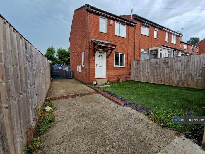 3 Bedroom Semi-Detached House To Rent In Branch Road, Lower Wortley, Leeds, LS12