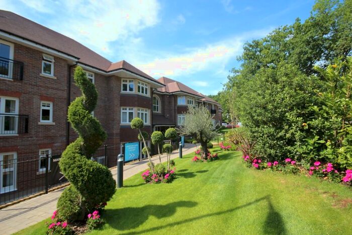 2 Bedroom Apartment To Rent In Kestrel Close, Brentwood, Essex, CM15