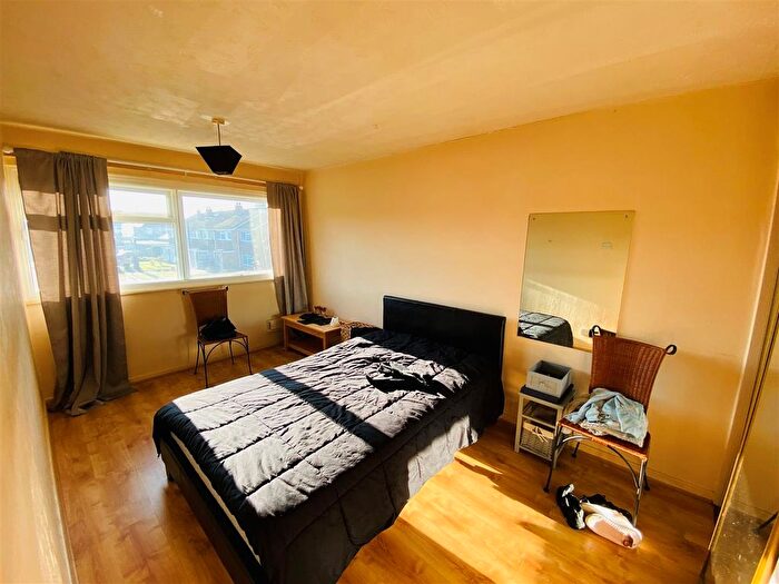 3 Bedroom Terraced House For Sale In Sark Close, Heston, Hounslow, TW5