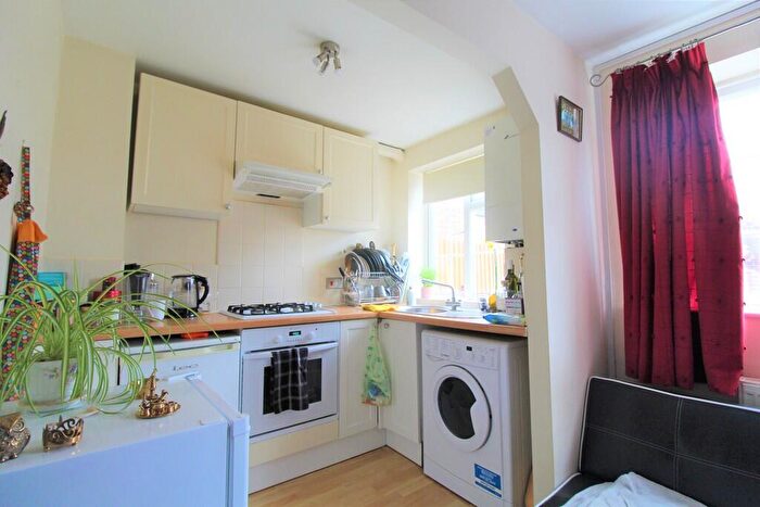 1 Bedroom Flat To Rent In Stoughton Road, Guildford, GU1