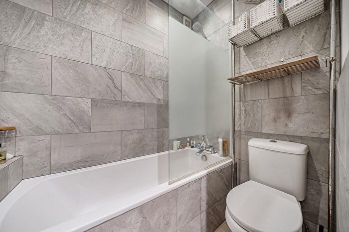 1 Bedroom Flat To Rent In Rosehill Road, London, SW18