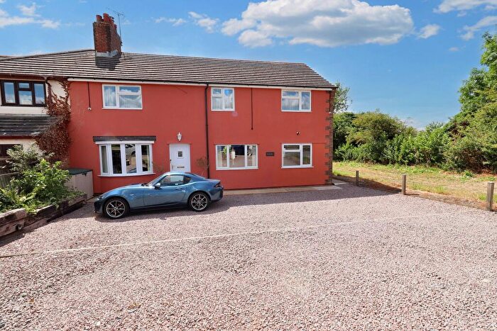 6 Bedroom Semi-Detached House For Sale In Glenside South, Pinchbeck, PE11