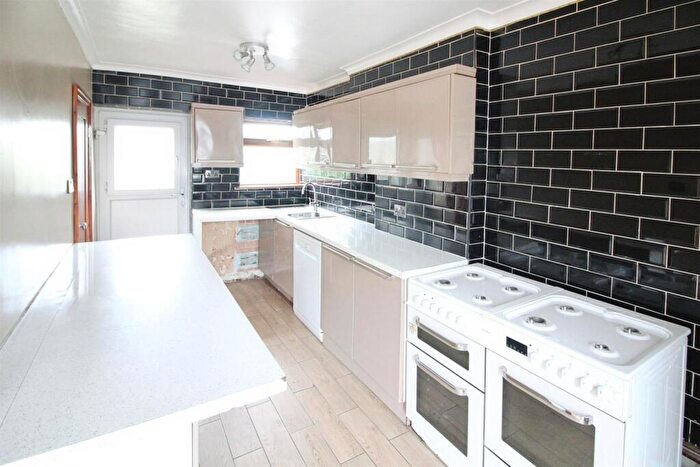 3 Bedroom End Of Terrace House For Sale In Crescent Avenue, Rothwell, Leeds, LS26