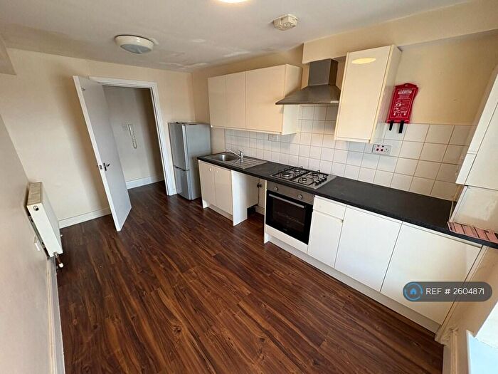 2 Bedroom Flat To Rent In High Street North, Dunstable, LU6
