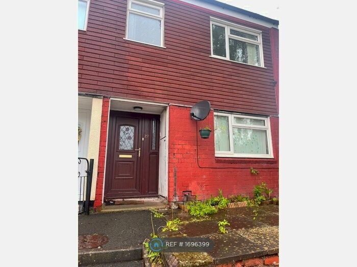 4 Bedroom Semi-Detached House To Rent In Navigation Close, Murdishaw, Runcorn, WA7