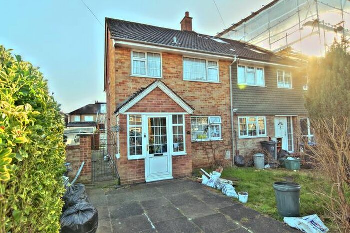 3 Bedroom Property To Rent In Malvern Close, Mitcham, CR4