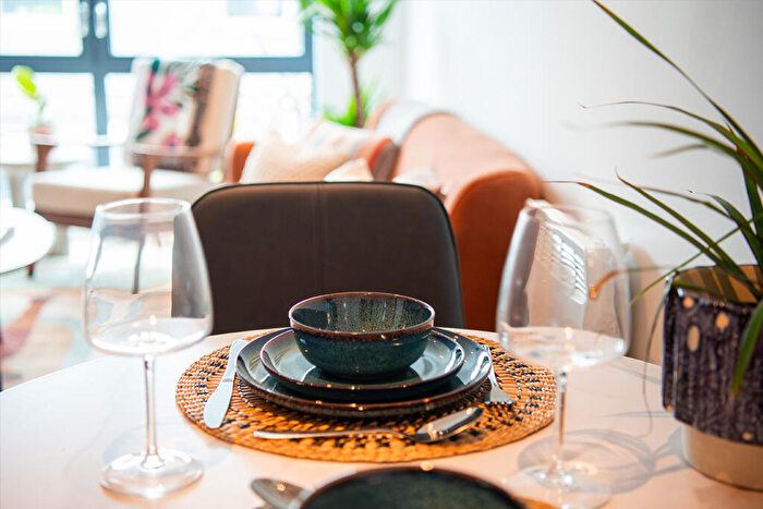 1 Bedroom Flat To Rent In Saxton Lane, Leeds, West Yorkshire, LS9