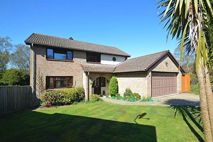 4 Bedroom Detached House For Sale In Popular Semi-rural Setting * Alverstone Garden Village, PO36