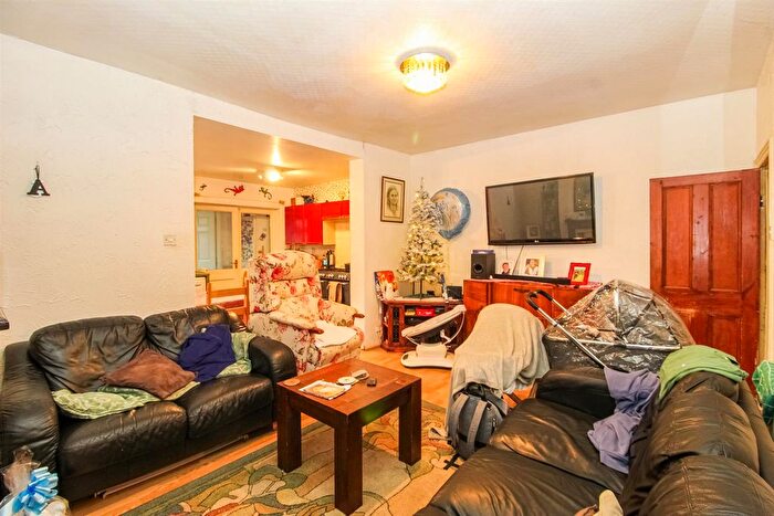 3 Bedroom Terraced House For Sale In Woodcock Street, Wakefield, WF1