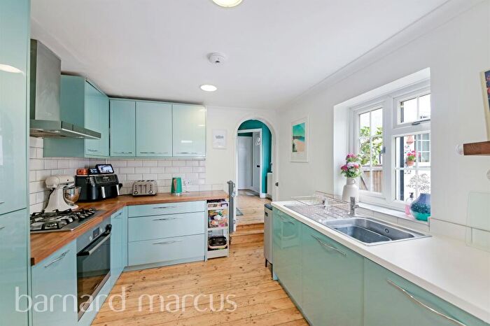 3 Bedroom Semi-Detached House For Sale In Sutton Common Road, Sutton, SM3