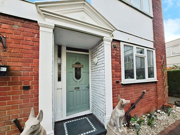 4 Bedroom Terraced House To Rent In Divis Way, London, SW15