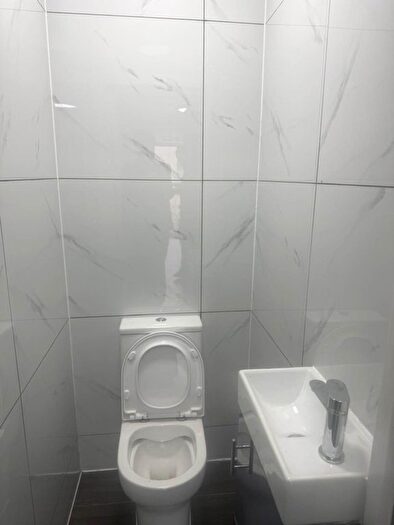 7 Bedroom Semi-Detached House To Rent In Hunters Grove, Hayes, UB3