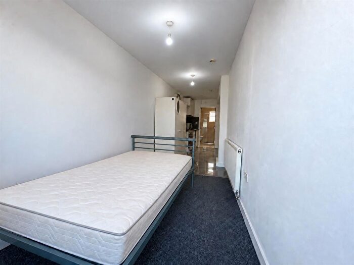 Studio To Rent In Cranford Drive, Hayes, UB3