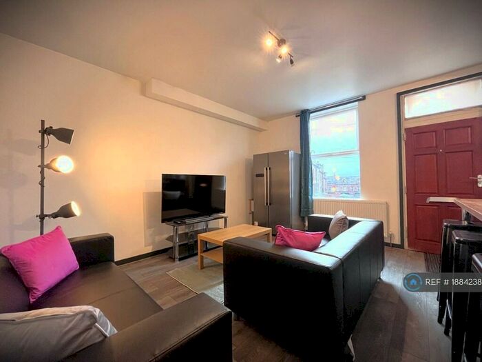 6 Bedroom Terraced House To Rent In Royal Park Grove, Leeds, LS6